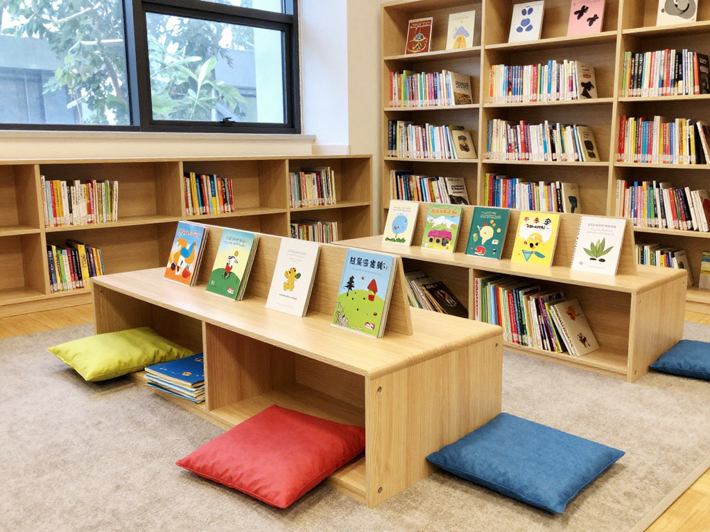 Зона для чтения и детский уголок